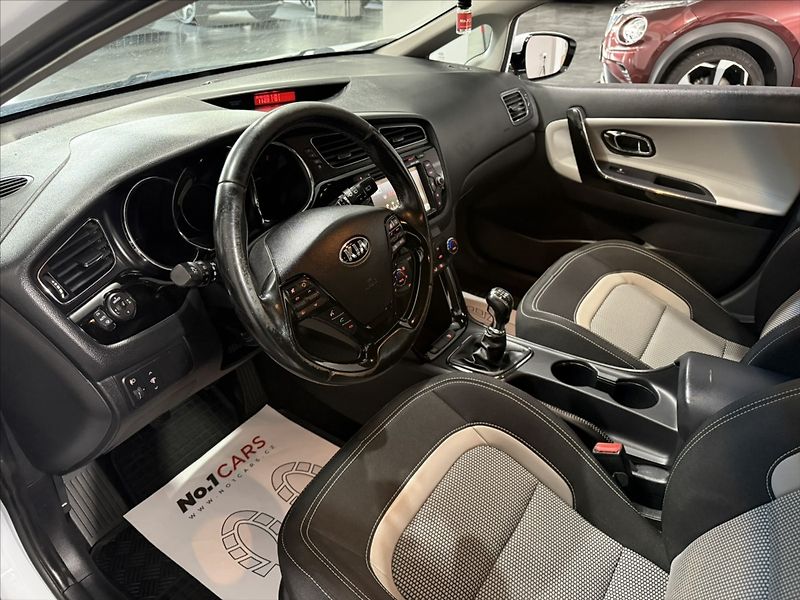 Kia Ceed 1,6   CRDI 94KW NAVI KAMERA ČR - fotka 8 z 44