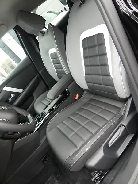 Citroën C4 X (2026) MAX Hybrid 145k Automatic - fotka 9 z 23