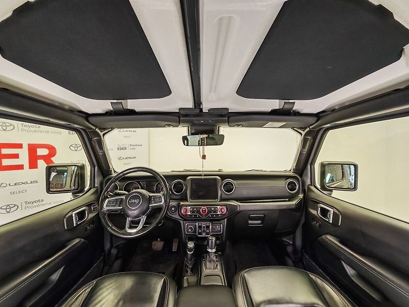 Jeep Wrangler SAHARA 2.0T 4x4 TRAIL RATED - fotka 14 z 40