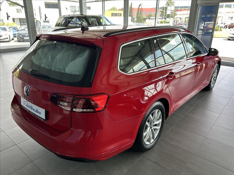 Volkswagen Passat 2,0   TDI 90kW,DSG,SERVISKA,AC - fotka 6 z 31