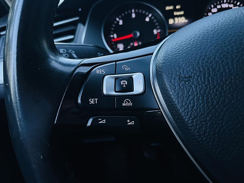 Volkswagen Passat 2.0TDI MANUÁL VÝHŘEV KAMERA - fotka 42 z 47