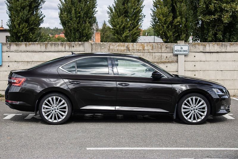 Škoda Superb - fotka 4 z 27