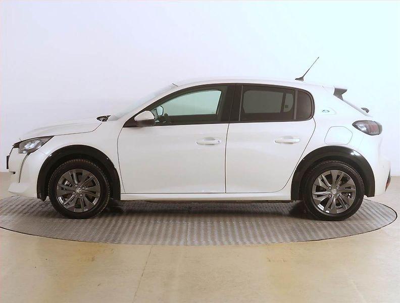 Peugeot 208 (2022) Allure 50 kWh, SoH 89% - fotka 3 z 22