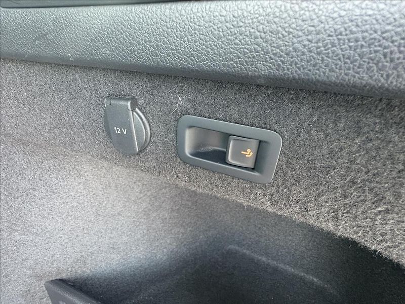 Volkswagen Passat 2,0 TDi140kW,Matrix,ACC,Kamera - fotka 39 z 45