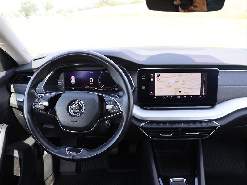 Škoda Octavia 2,0 TDI DSG Matrix Virtual DPH - fotka 18 z 25