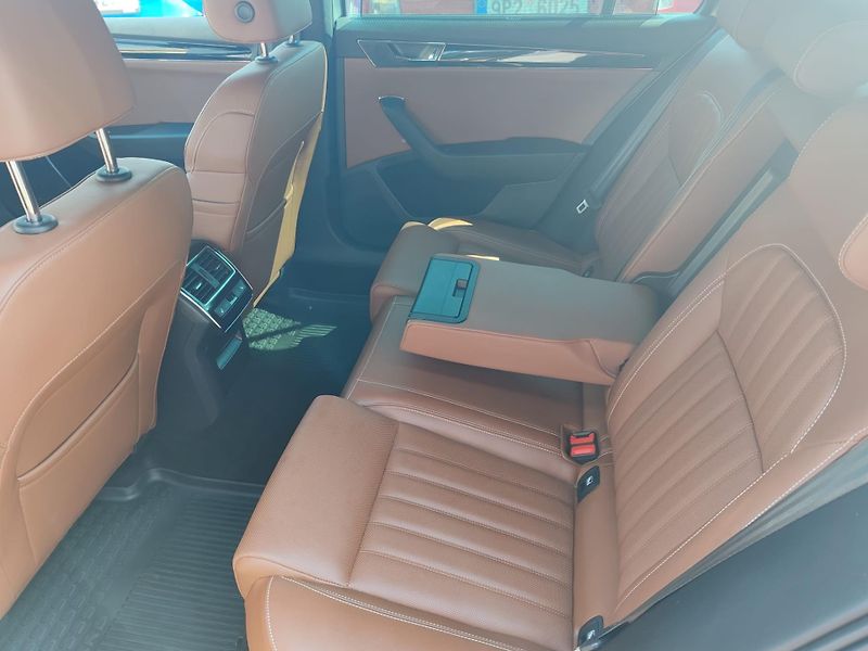 Škoda Superb 2.0 TDI Laurin & Klement 4x4  - fotka 19 z 40