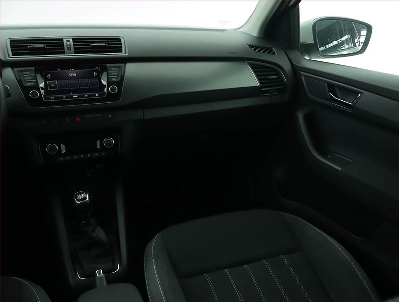 Škoda Fabia (2021) Style 1.0 TSI, ČR,1.maj - fotka 8 z 15