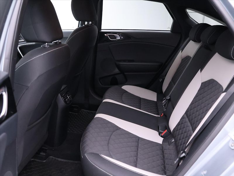 Kia ProCeed 1,4 T-GDI 103kW GT-Line CZ - fotka 15 z 35