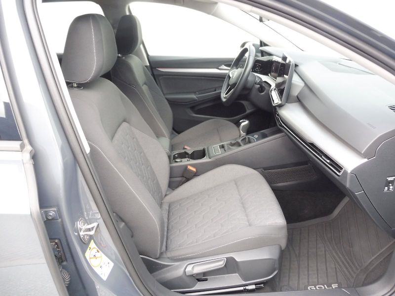 Volkswagen Golf (2025) People 1,5 TSI 85kW - fotka 9 z 26
