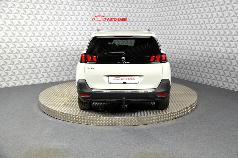Peugeot 5008 (2023) - fotka 6 z 22