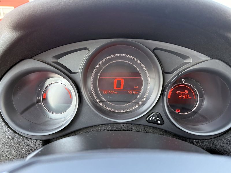 Citroën C4 (2016) BlueHDi 100 Feel Edition - fotka 11 z 22