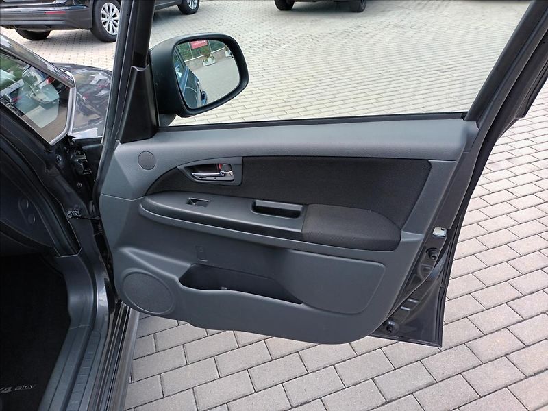 Suzuki SX4 1,6 REZERVACE - fotka 29 z 47