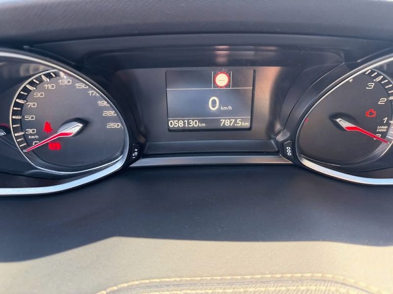 Peugeot 308 (2019) SW GT LINE 1,2 130K - fotka 17 z 45