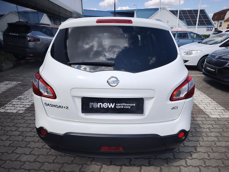 Nissan Qashqai 2010 2.0 dCi 4x2 7 MÍST (+2) - fotka 27 z 33