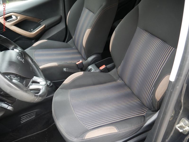 Peugeot 208 (2013) 1.2 VTi, AC, tempo, park - fotka 9 z 15