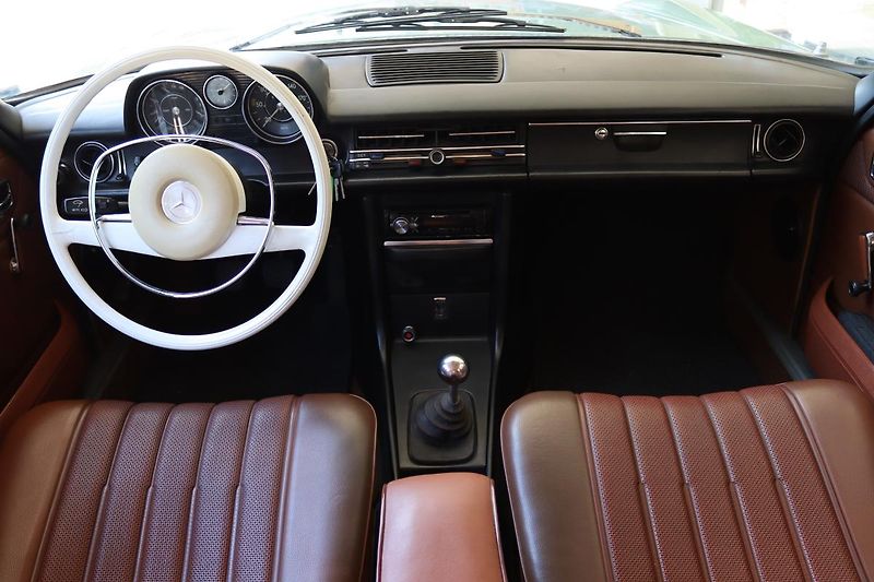 Mercedes-Benz 115 W115 230.4 manuál - fotka 32 z 50
