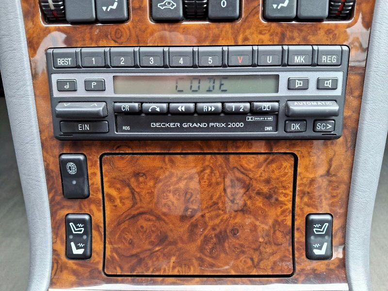Mercedes-Benz Třídy S (1991) 400 SEL 4,2i 210kW - fotka 28 z 31