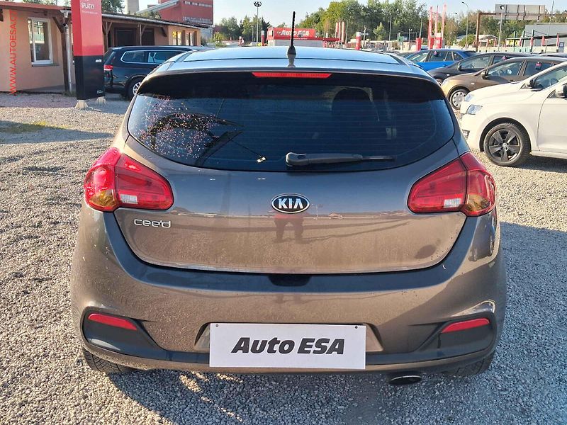 Kia Ceed (2013) 1.6GDi, 2.maj,ČR, AC, temp - fotka 5 z 19