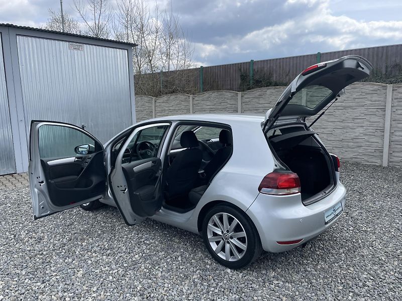 Volkswagen Golf 1.6TDi 105PS  6 HIGHLINE TOP!! - fotka 153 z 176