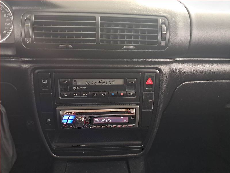 Volkswagen Passat (2004) 1.9 TDI, Klima, levný provoz - fotka 12 z 14