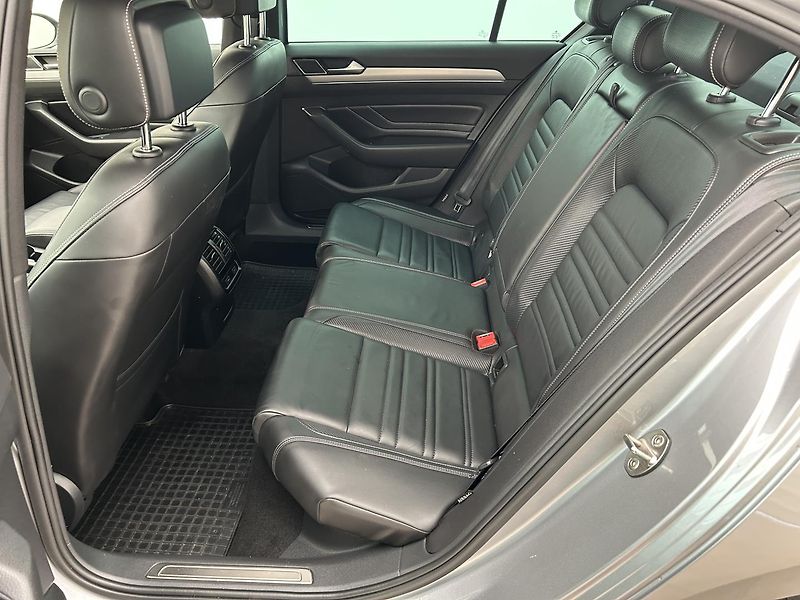 Volkswagen Passat 2.0 TDI 4x4 R-Line - fotka 24 z 31