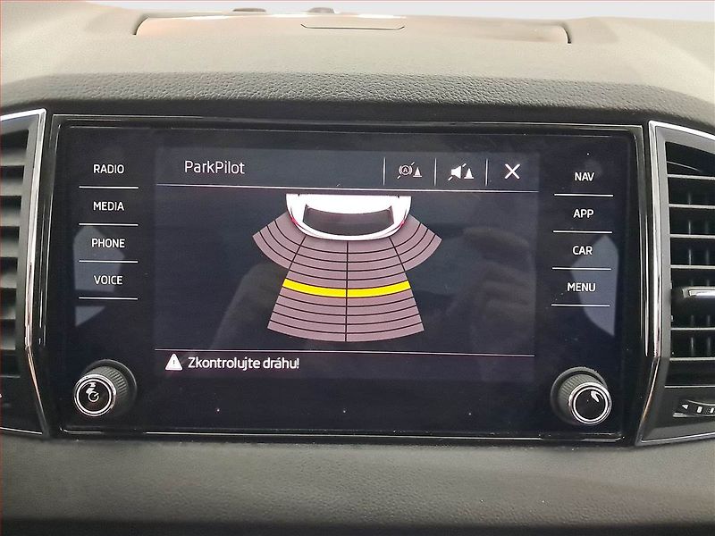 Škoda Karoq (2018) Ambition Plus 1.0 TSI, Navi - fotka 17 z 19