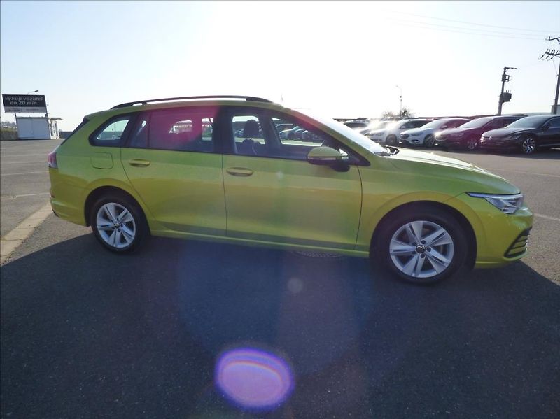 Volkswagen Golf 1,0 TSI Virtual Cockpit  Life - fotka 4 z 49