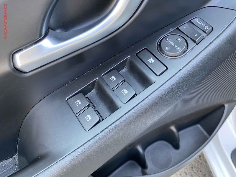 Hyundai i30 (2021) 1.5 TGDi MHEV, 1.maj,ČR - fotka 13 z 20