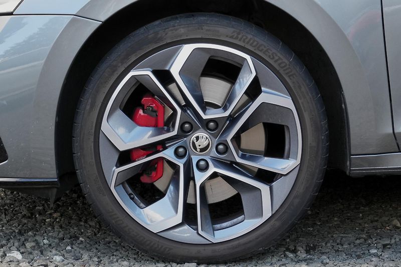 Škoda Octavia iV RS 1.4 TSI, ČR, Tažné, ACC - fotka 4 z 40