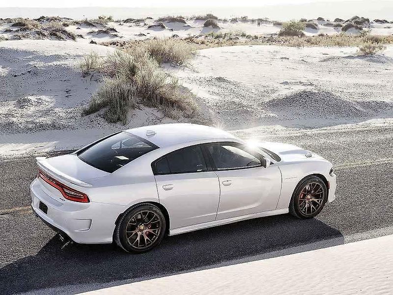 Dodge Charger SRT Hellcat.