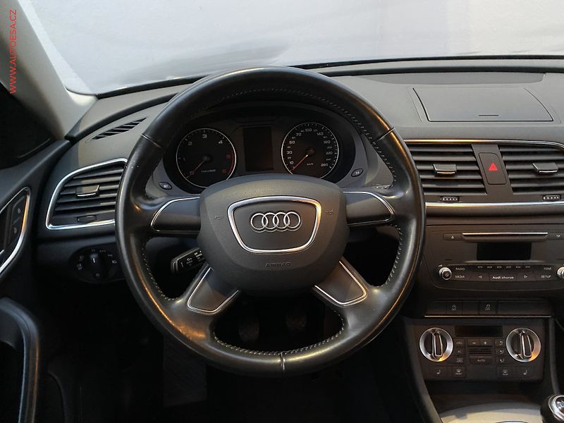 Audi Q3 (2013) 2.0 TDi, AC, výhřev sed. - fotka 11 z 16