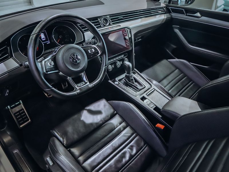 Volkswagen Passat 2.0TDI DSG R-line - fotka 11 z 23