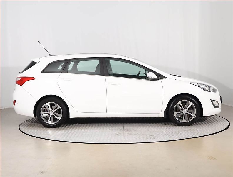 Hyundai i30 (2017) 1.6 CRDi, Automat, Serv.kniha - fotka 6 z 14