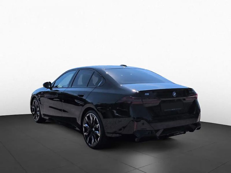 BMW i5 xDrive40 M-Sport Pro HuD B&W - fotka 5 z 9