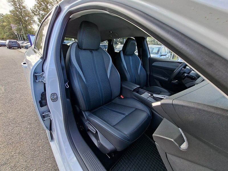 Peugeot 308 SW ALLURE 1,2 PT EAT8 - fotka 14 z 27