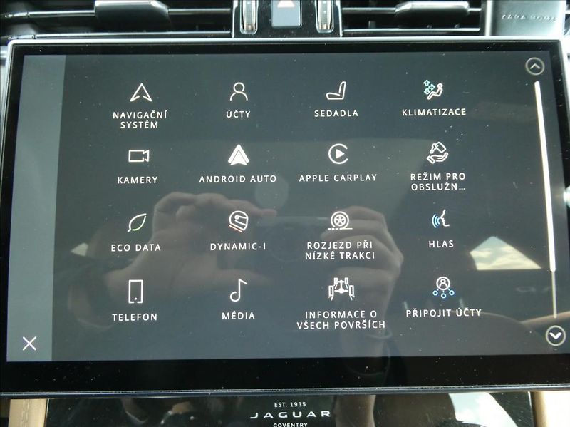 Jaguar F-Pace 2,0 D200 SE,1.maj,ČR,DPH,Pano - fotka 28 z 40