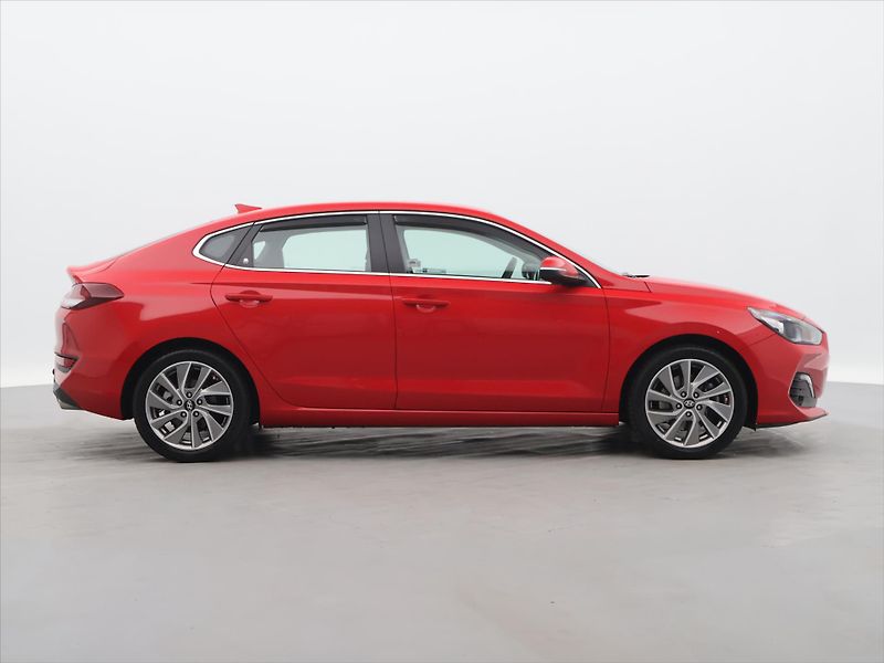 Hyundai i30 1,4 T-GDI 103 kW Style Fastbac - fotka 8 z 33