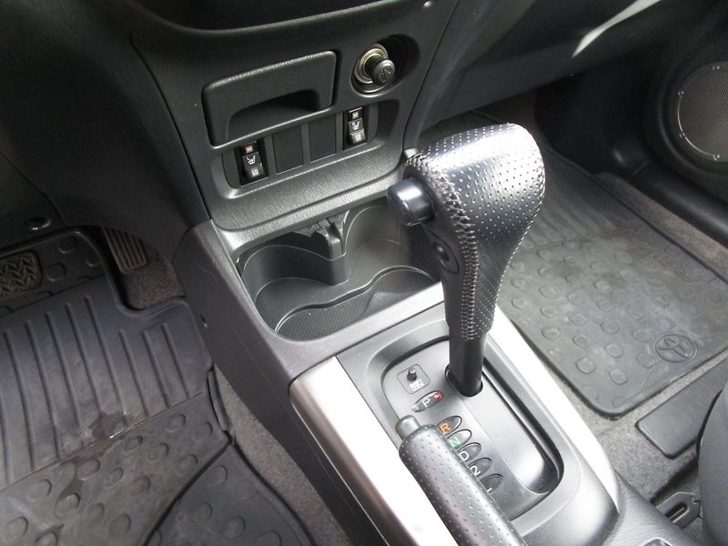 Toyota RAV4 2,0-110KW-4x4-AUTOMAT - fotka 13 z 16