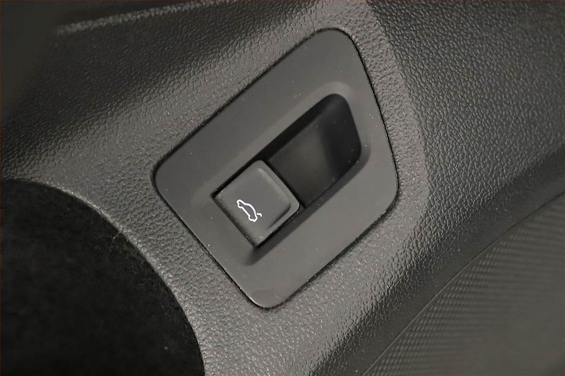 Volkswagen Passat (2016) 2.0 TDI, Serv.kniha, Navi - fotka 10 z 18