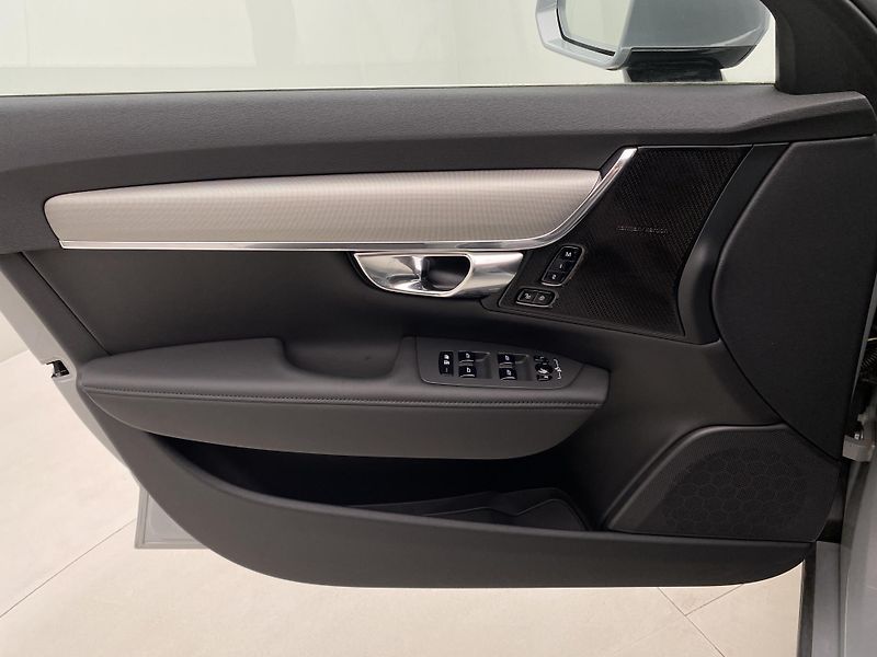 Volvo V90 T6 AWD RECHARGE CORE REZERVACE - fotka 7 z 60