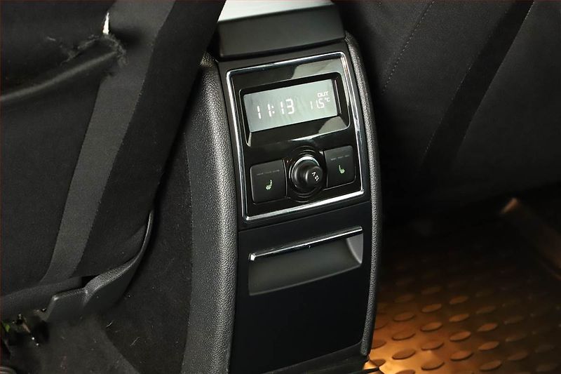 Škoda Superb (2009) 3.6 FSI V6, 4X4, Automat - fotka 15 z 16