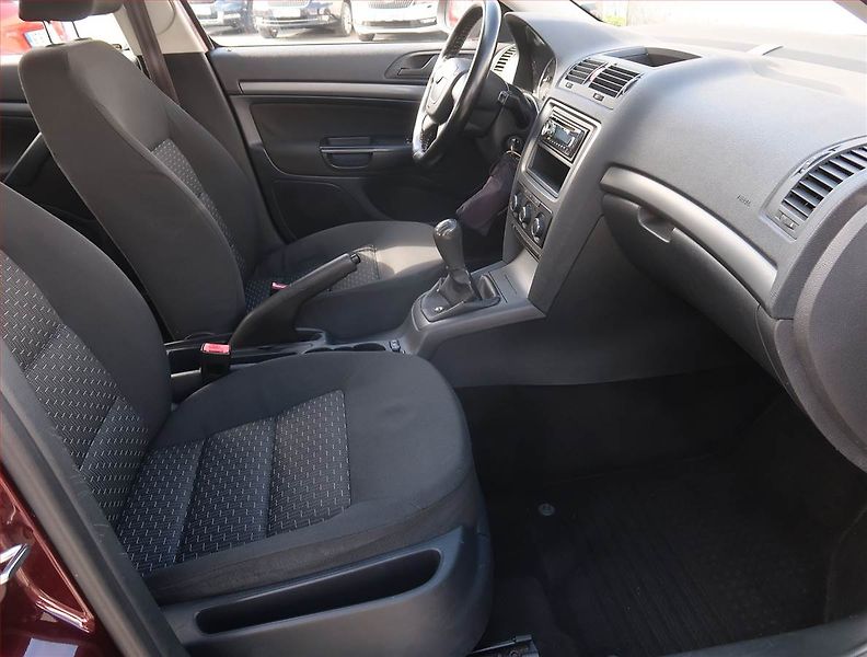 Škoda Octavia (2011) 1.6, ČR,1.maj, Serv.kniha - fotka 9 z 15