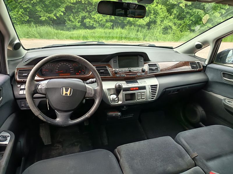 Honda FR-V (2005) 2.0i 110kv 6 mist - fotka 25 z 34