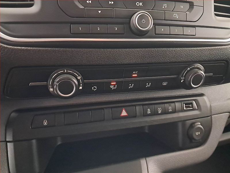 Peugeot Expert (2018) 1.5 BlueHDi, Bus, 5Míst, ČR - fotka 13 z 16