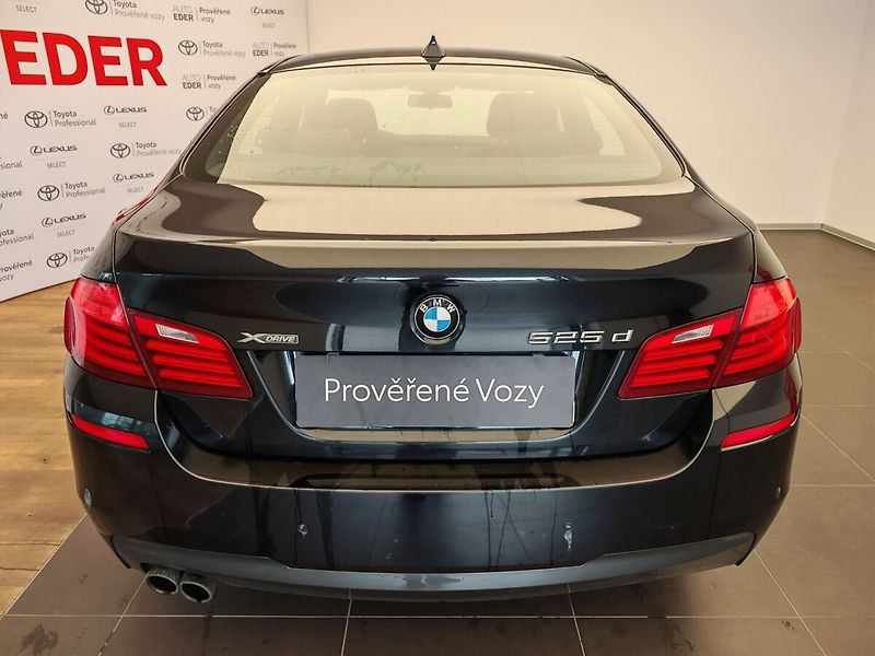 BMW Řada 5 - fotka 5 z 35