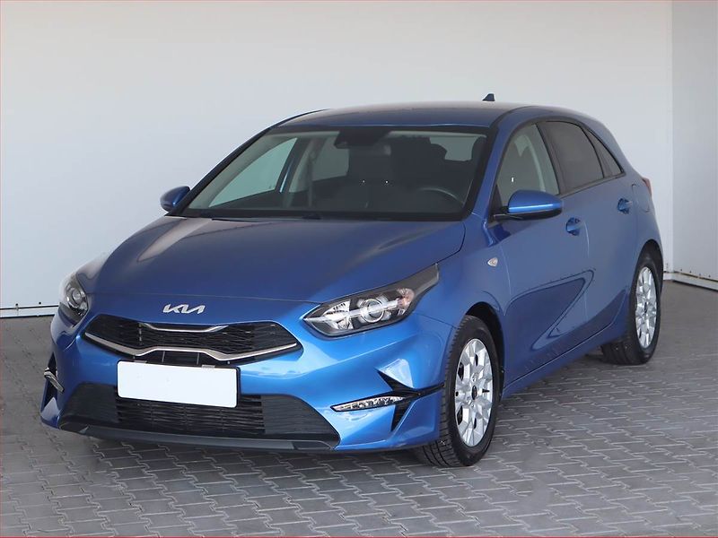Kia Ceed (2022) Silver 1.5 T-GDI, Serv.kniha - fotka 2 z 20
