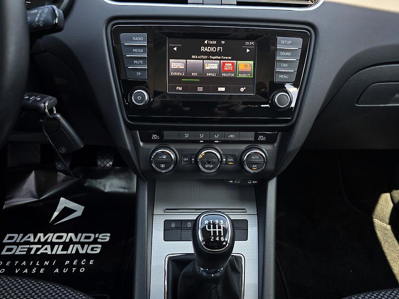 Škoda Octavia 1.2 TSI BOHATÁ VÝBAVA 66Tis Km - fotka 21 z 24