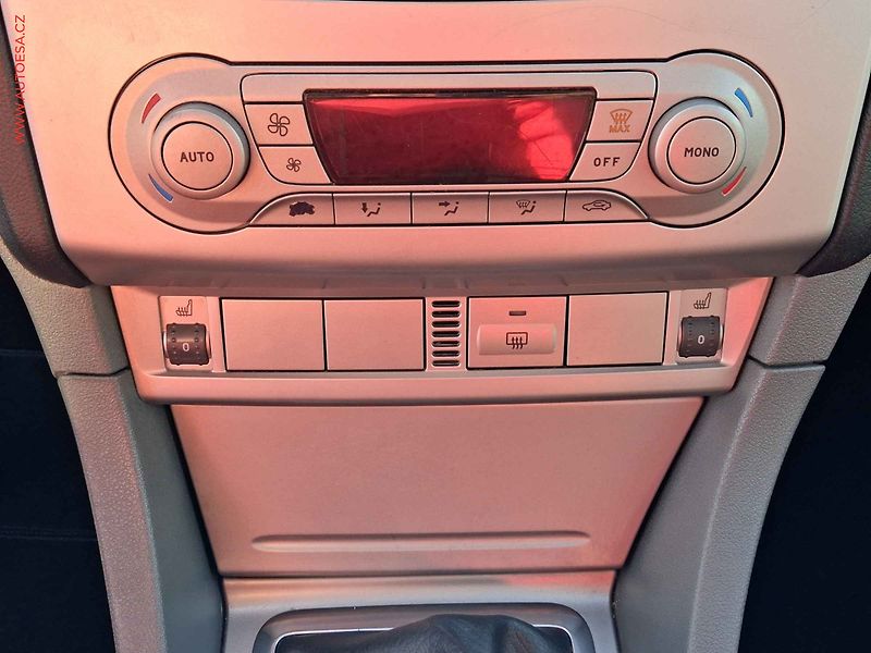 Ford Focus (2008) 1.6i, 1.maj,ČR, AC - fotka 14 z 19