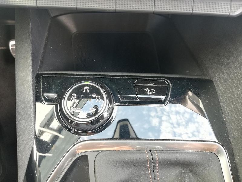 Peugeot 3008 (2017) GT-Line 2,0 bHDi 150k MAN6 - fotka 21 z 23