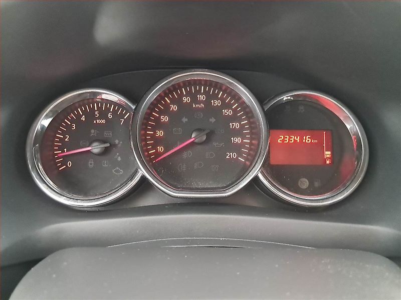 Dacia Sandero (2013) 1.2 16V, ČR,1.maj, nová STK - fotka 11 z 15